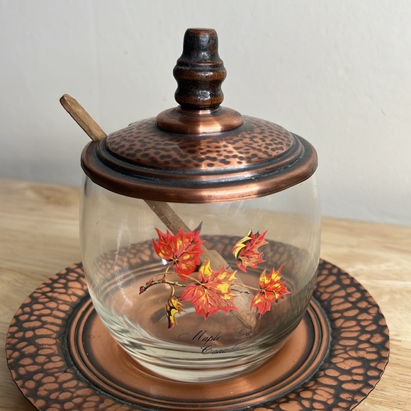 Vintage “Maple Leaf Canada” Glass and copper Jam Jar W/ Lid And Spoon and plate - Picture 3 of 11